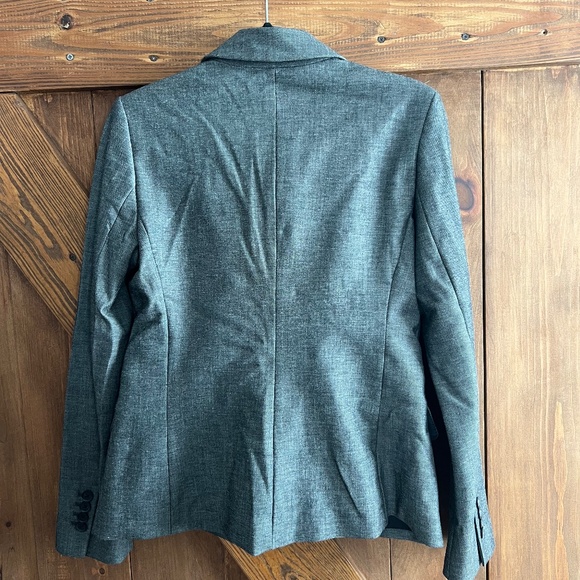 Two piece gray suit - Picture 2 of 6